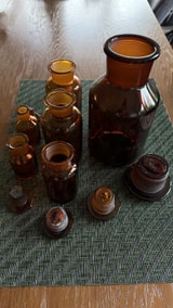 Antike Apothekerflaschen, 6-tlg. Set aus Braunglas Foto 5