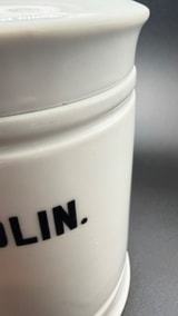 Apothekergefäß „LANOLIN“, weißes Porzellan mit Deckel Foto 9