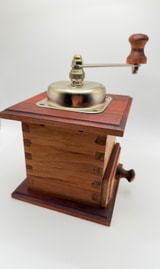 Vintage Kaffeemühle aus Holz mit Handkurbel – klassische Kaffeemühle Foto 2