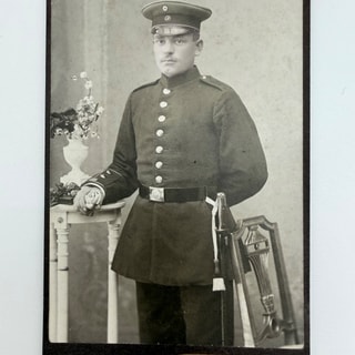 CDV-Fotografie Württemberg Soldat in Paradeuniform, ~1905
