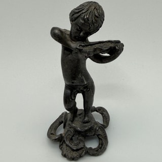Zinnfigur musizierender Putto mit Geige, Italien